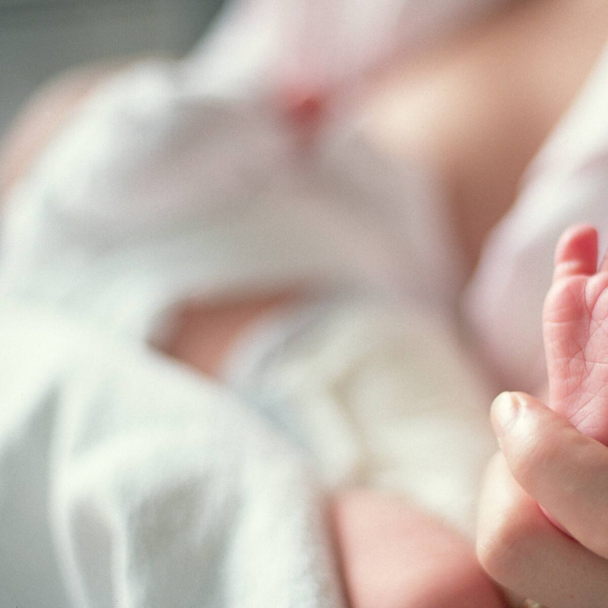 Programa Madre Canguro para bebés prematuros sería obligatorio en Colombia