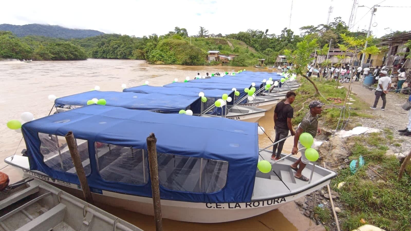 Llegan 30 lanchas al Pacifico caucano para garantizar la movilidad de niños a sus escuelas. Foto: oficina del Alto Comisionado para La Paz