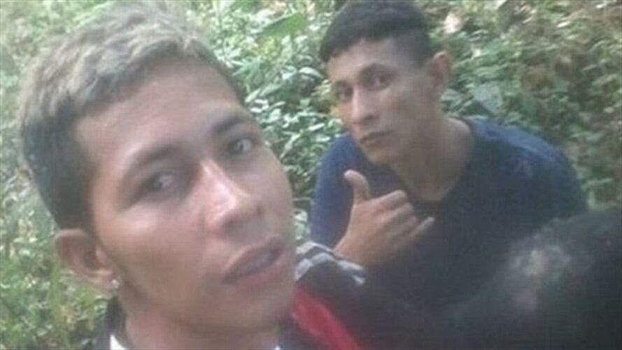 Brayan Bremer (izq.) y otro de los prófugos se tomaron un selfie tras la fuga.. Foto: BRAYAN BREMER