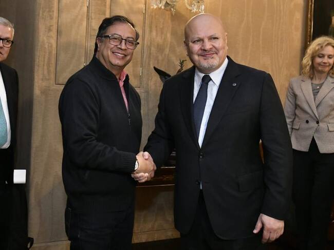 Gustavo Petro y el fiscal de la Corte Penal Internacional, Karim Khan. Foto: Presidencia.