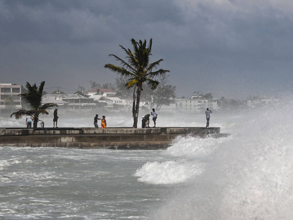El huracán Beryl categoría 5 se dirige a Jamaica