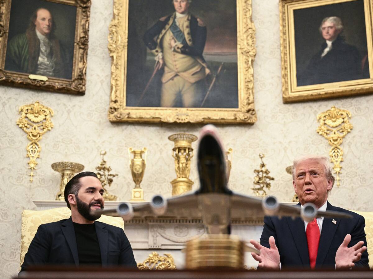 La Casa Blanca analizará la legalidad de enviar a estadounidenses a la megacárcel de Bukele