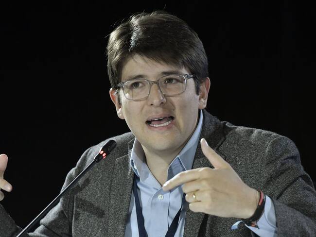 Con pretexto de seguridad digital, Gobierno podría acceder a datos privados: Miguel Uribe