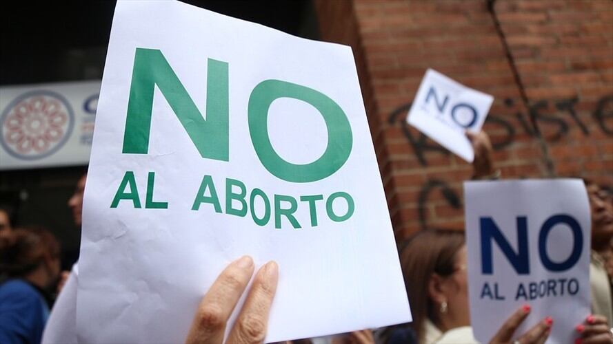 El congresista pidió que se examine si se cumplió con las condiciones previstas por la Corte Constitucional para la interrupción del embarazo. Foto: Colprensa