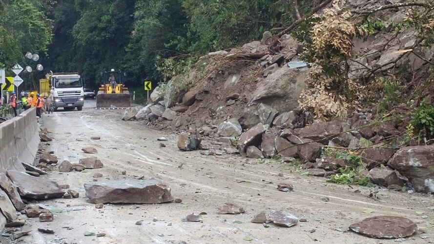 La vía Bogotá-Villavicencio sigue cerrada de manera preventiva por falta de condiciones de seguridad. Foto: Colprensa