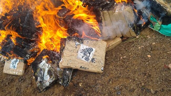 La sustancia incautada fue incinerada por parte de la Guardia Indígena. Foto: Cric