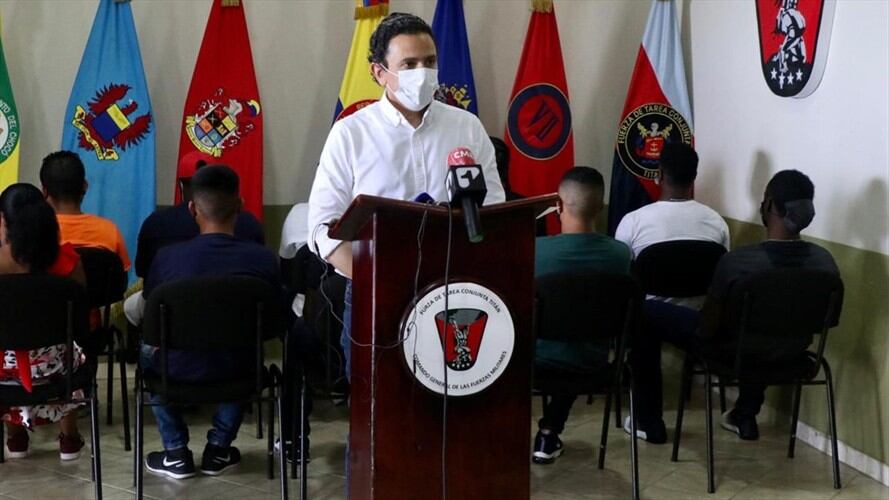 Desmovilización de diez miembros de grupos armados organizados. Foto: Oficina del Alto Comisionado para La Paz