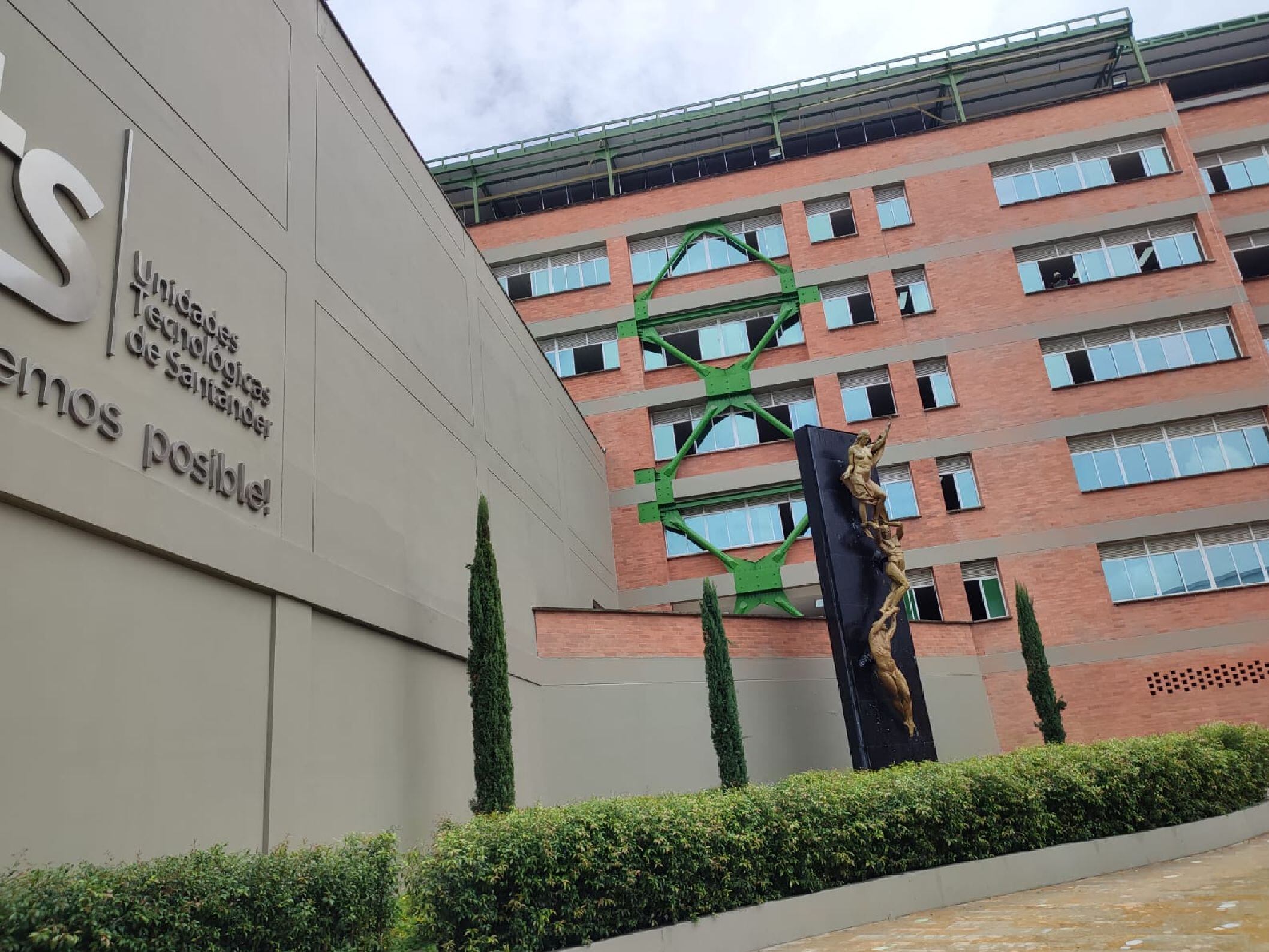 UTS / W Radio -Melissa Múnera