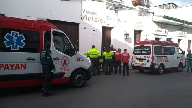 La víctima, identificada como Joseph Bufalino, registraba dos heridas, una en su brazo y otra en el abdomen. Foto: Bomberos