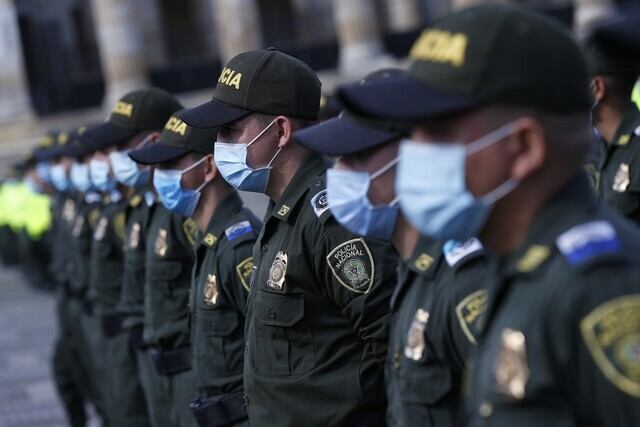 Uniformados de la Policía Nacional. Foto: Colprensa-Camila Díaz