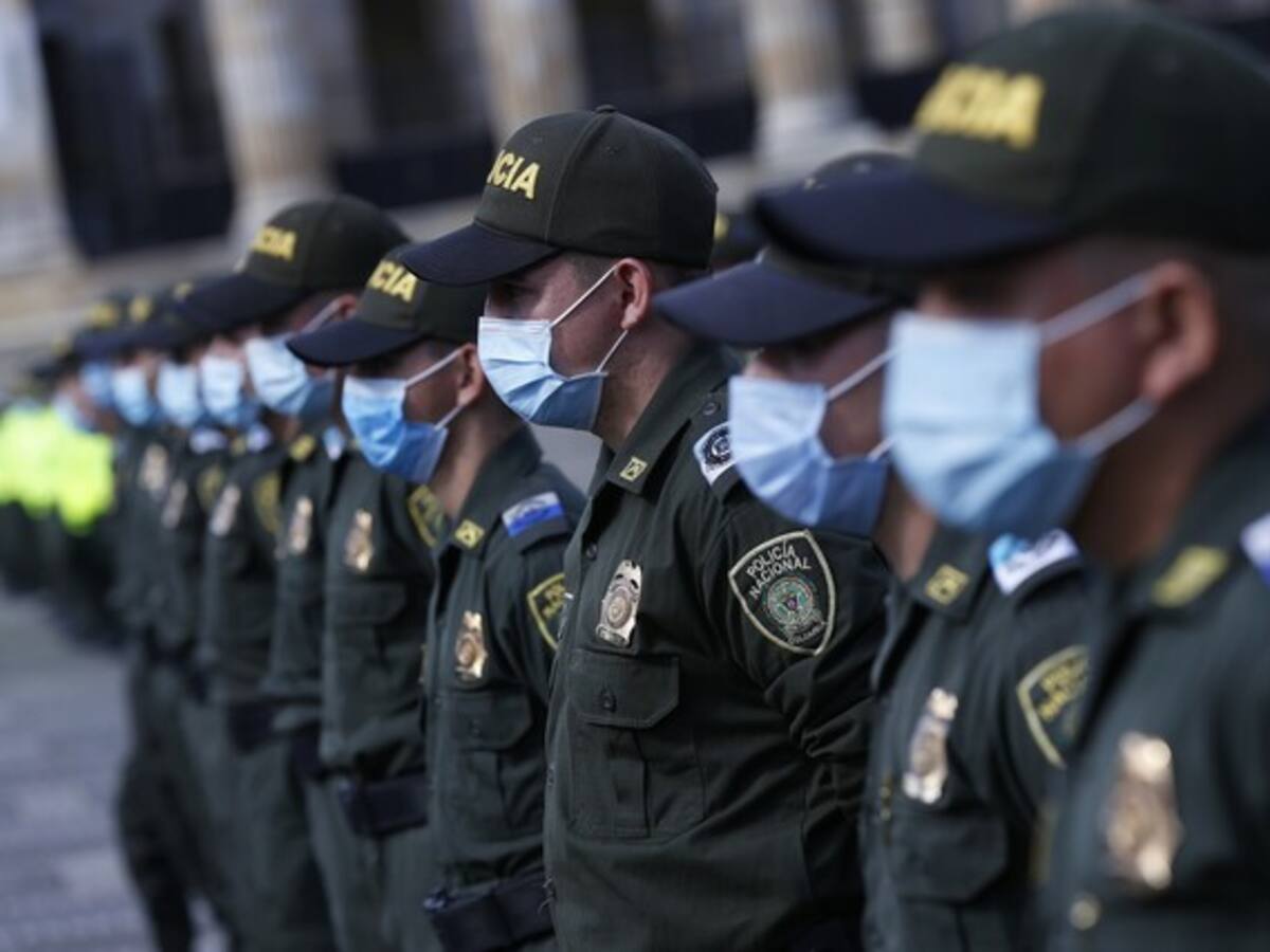 En firme decreto que permite el aumento de salario a uniformados de la Policía