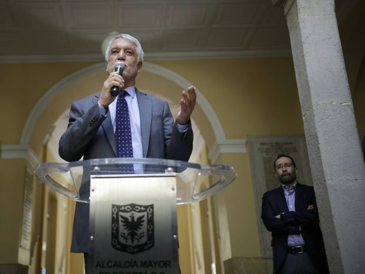 Hay intereses politiqueros para que haya caos, habrá ley seca: alcalde Peñalosa