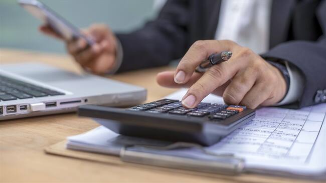 El Decreto 612 de 2021 modifica los plazos del pago de la primera y la segunda cuota del impuesto sobre la renta de la vigencia 2020 para las micro y pequeñas empresas. Foto: Getty Images / BOONCHAI WEDMAKAWAND