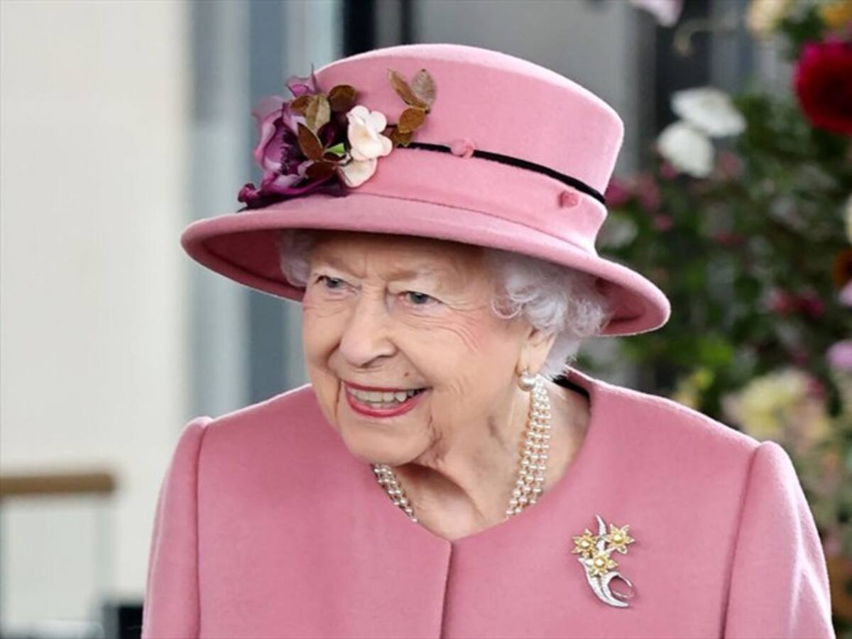 La reina Isabel II retoma sus compromisos oficiales tras estar en reposo