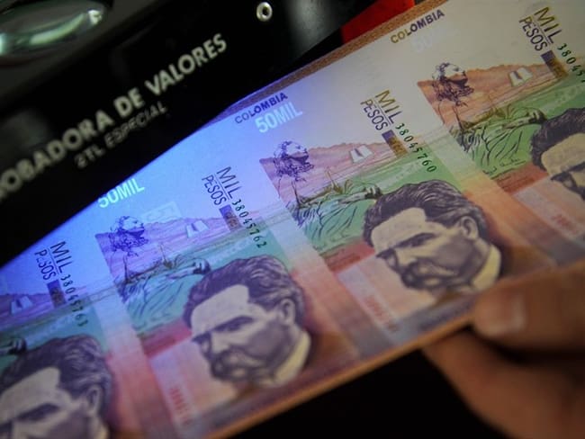 Un delincuente llegó a Tunja con 30 millones de pesos en billetes falsos de 50.000 que pretendía cambiarle a un comerciante mediante engaños. Foto: Getty Images