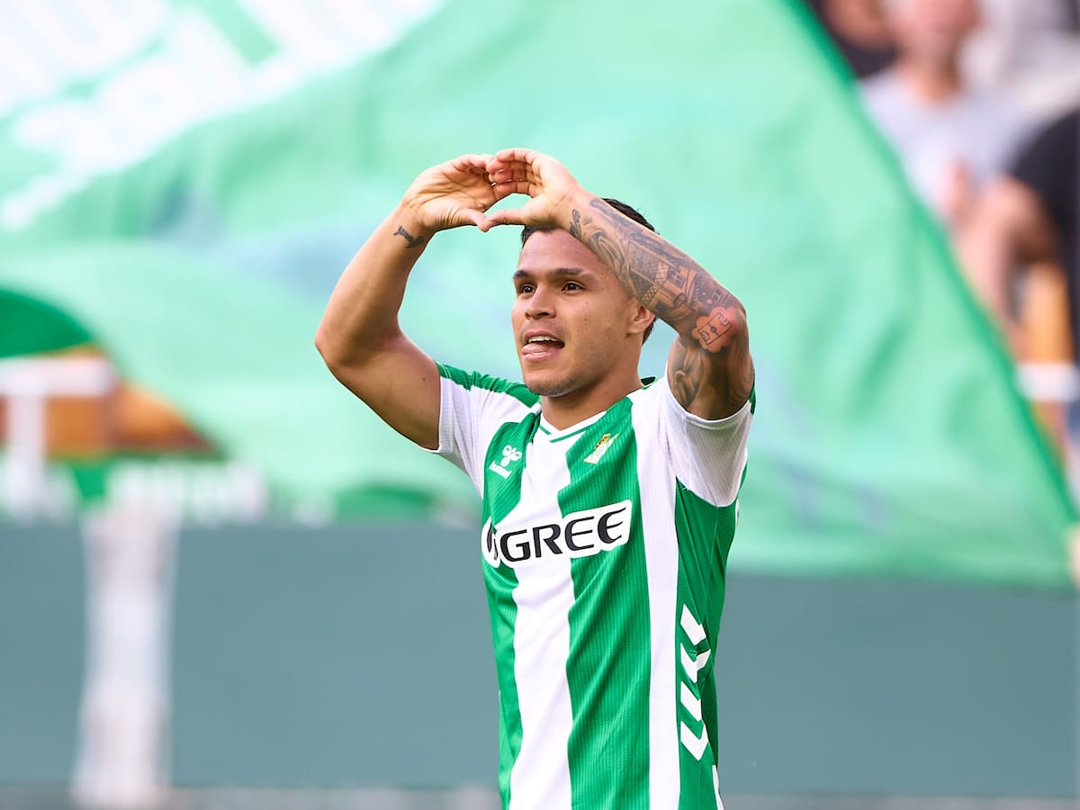 Video: Juan Camilo ‘Cucho’ Hernández, figura en goleada del Real Betis con un doblete