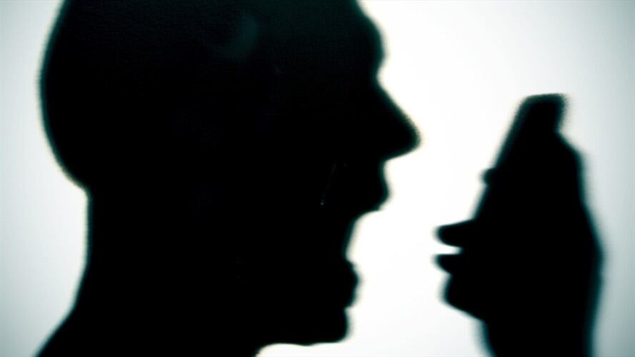 La Superintendencia de Industria y Comercio multó a Claro (con $172 millones) y a ETB (con $109 millones). Foto: Getty Images / NITO100