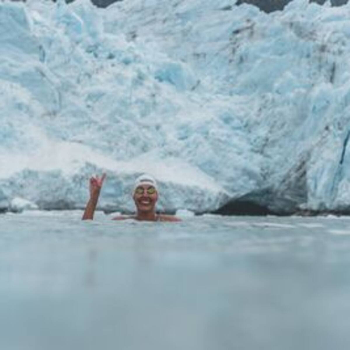 La historia de ‘la sirena de hielo’, la primera sudamericana en nadar los siete mares
