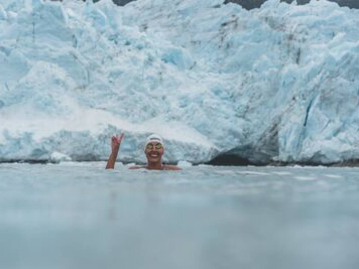 La historia de ‘la sirena de hielo’, la primera sudamericana en nadar los siete mares