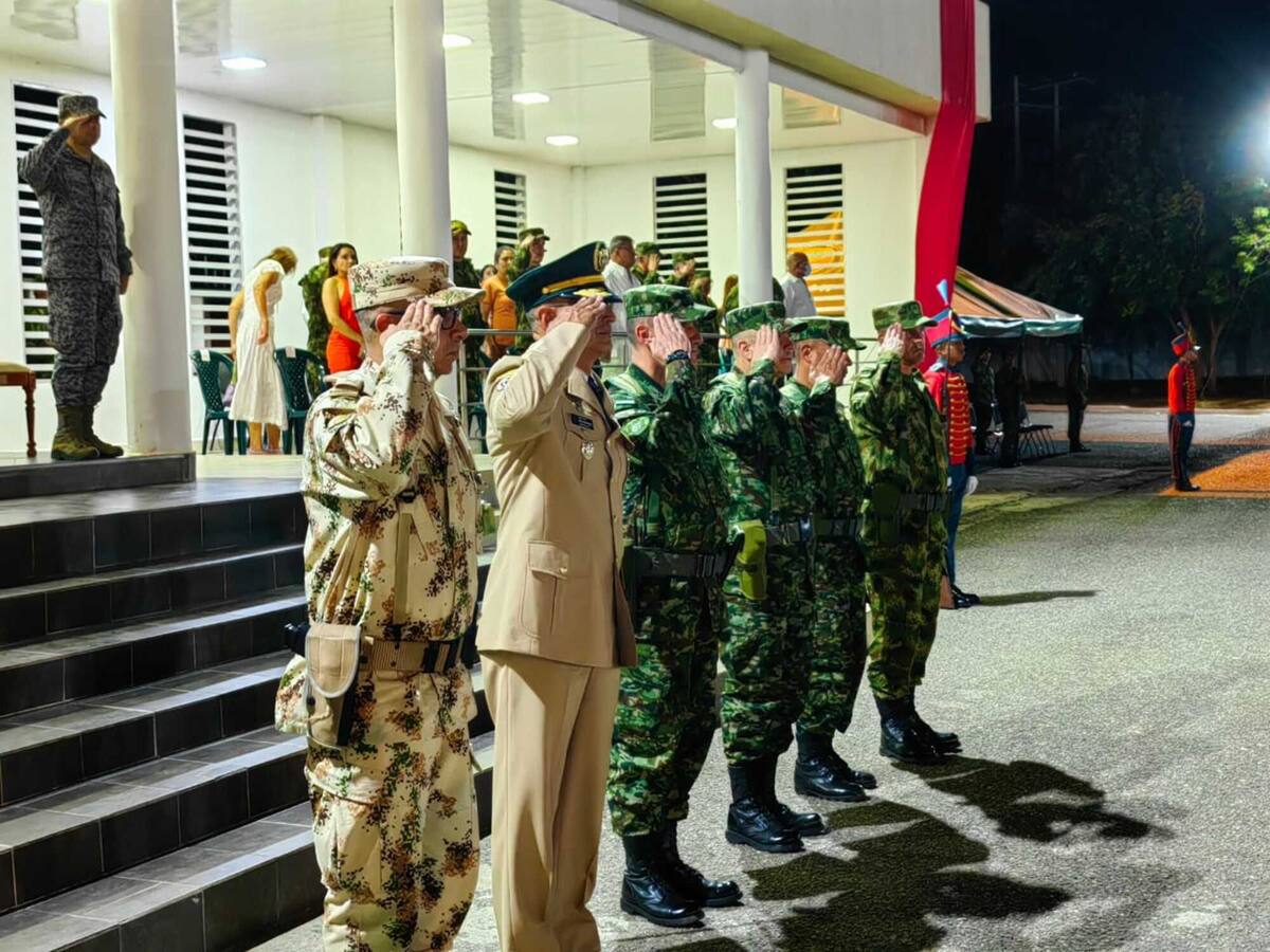 Primera División del Ejército Nacional recibe a su nuevo comandante
