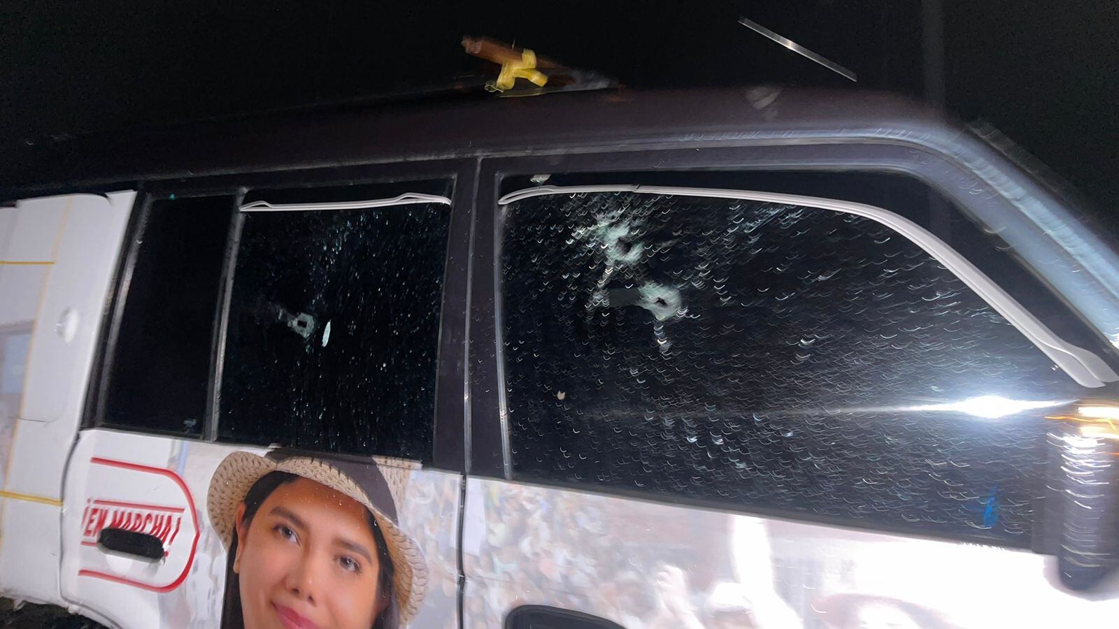 El vehículo fue impactado en varias ocasiones. Crédito: Prensa Carolina Camargo.