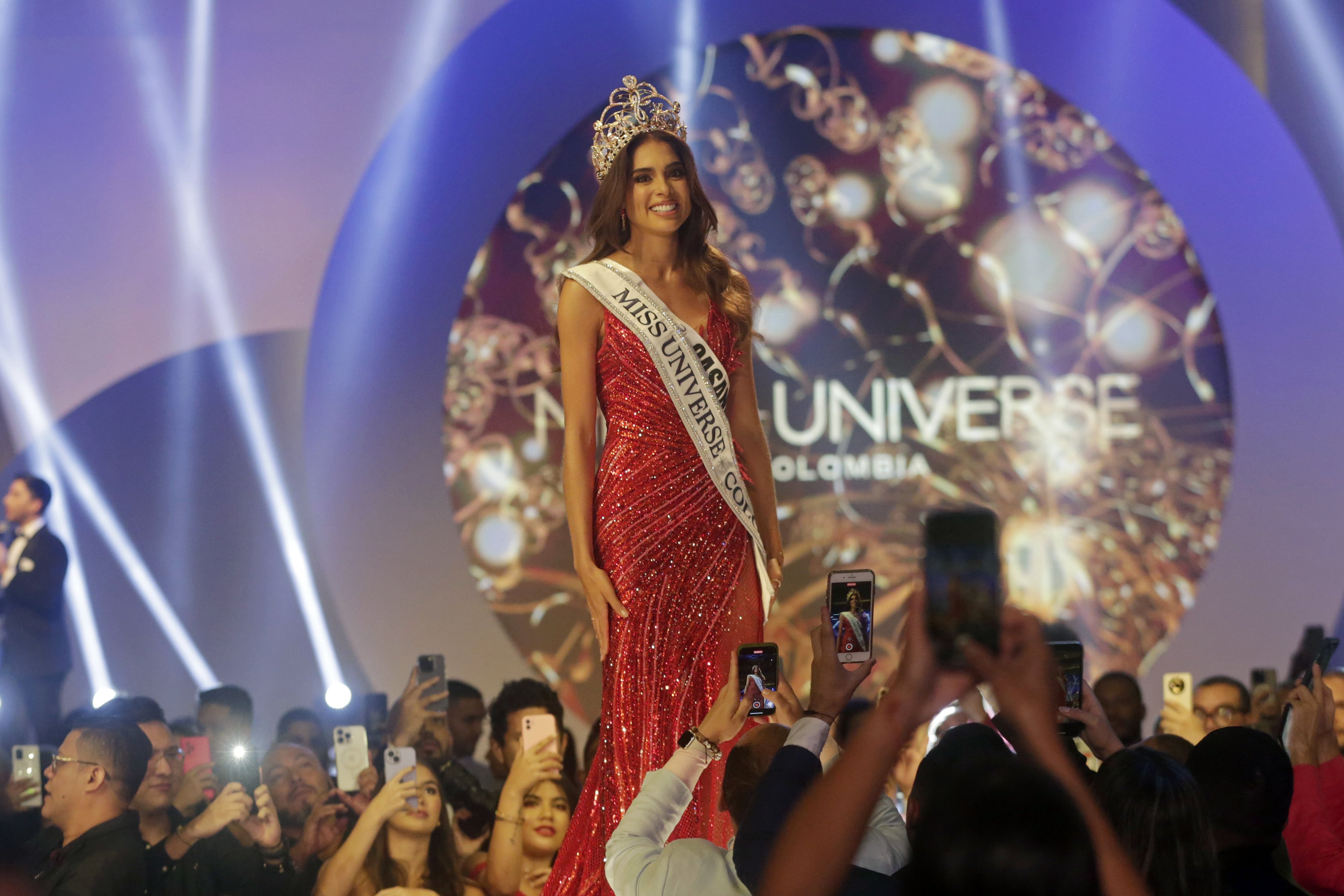 Camila Avella posa al ganar el concurso Miss Universe Colombia 2023 | EFE/ Ricardo Maldonado Rozo