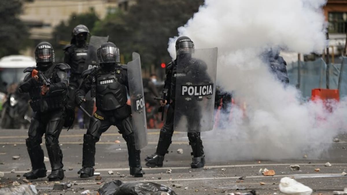 Uniformado herido durante disturbios en U. Nacional tiene graves heridas: MinDefensa