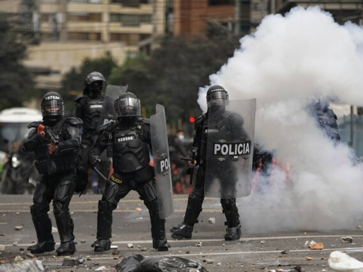Uniformado herido durante disturbios en U. Nacional tiene graves heridas: MinDefensa