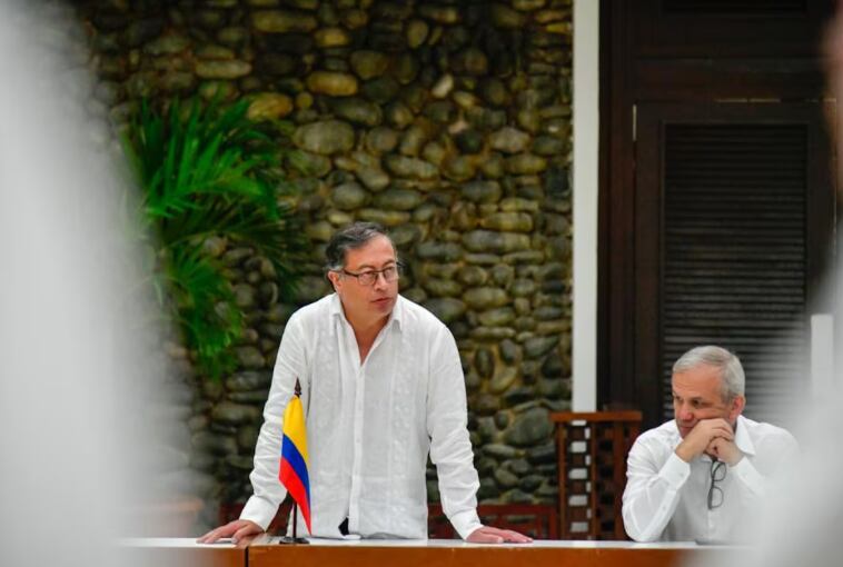 Gustavo Petro durante una mesa de diálogo con el ELN en La Habana (Cuba), en junio de 2023.Presidencia de Colombia