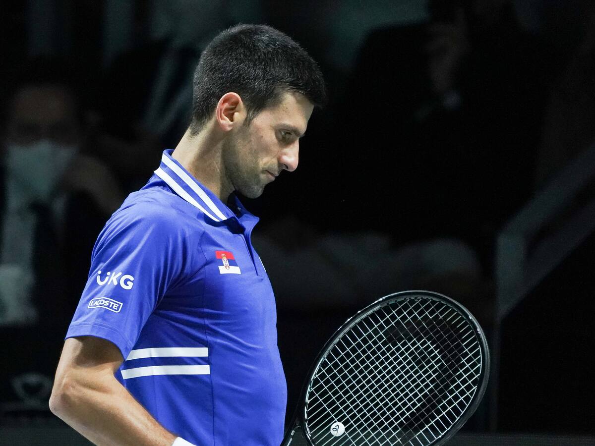 Djokovic recibió exención para entrar a Australia tras dar positivo a COVID-19, según abogados