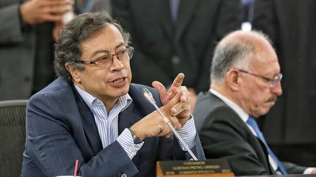 En diálogo con La W, el senador y precandidato presidencial, Gustavo Petro, respondió a los señalamientos en su contra. Foto: Colprensa / CAMILA DÍAZ