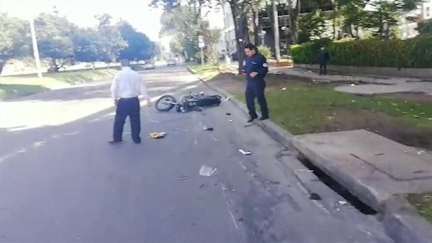 Exesposa del chef Jorge Rausch protagonizó accidente de tránsito en Bogotá y escapó el lugar.. Foto: Captura video ciudadano