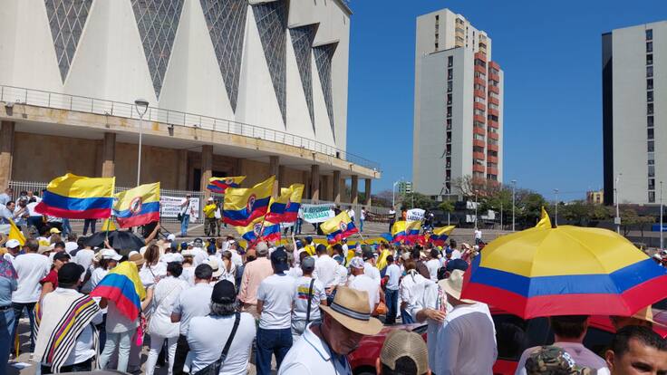 Gran pulso en las calles entre Gobierno y oposición