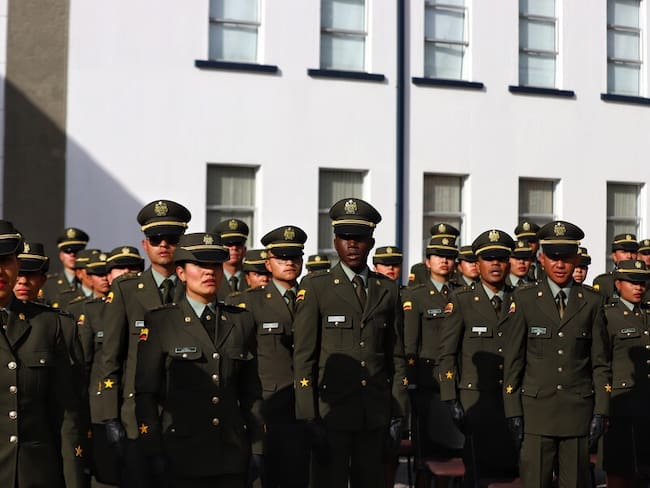 Cadetes de la Policía Nacional en la Escuela General Francisco de Paula Santander (Foto vía Colprensa)