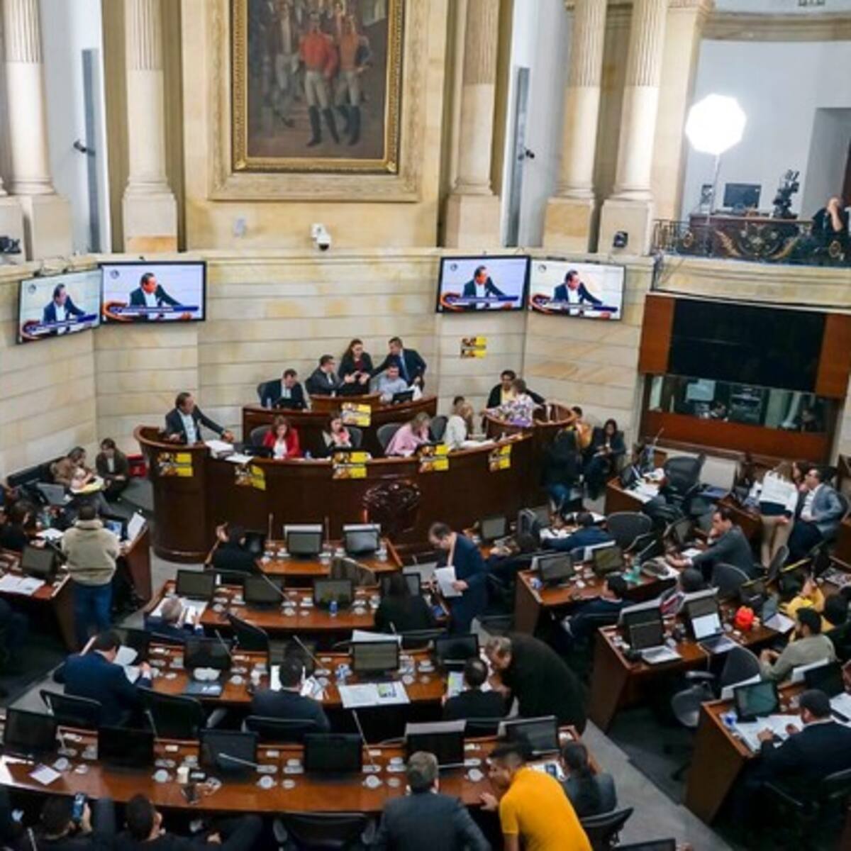 ¿Cuánto ganarán los congresistas? Petro firmó aumento de sueldo de más del 7%