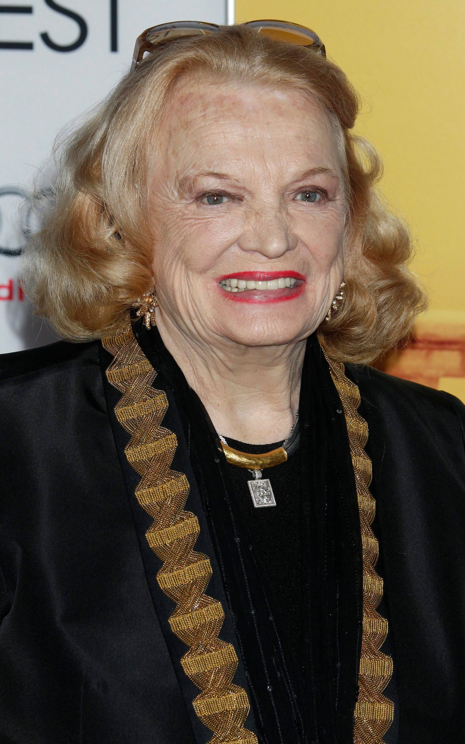 Actriz Gena Rowlands durante el preestreno mundial de su película "Frente al Mar" en Hollywood (EEUU). Rowlands murió en su domicilio en Indian Wells, en California (EE.UU.), a los 94 años de edad. La noticia del deceso de la dos veces nominada al Oscar la han dado este miércoles los representantes de su hijo, el director de cine Nick Cassavetes, y sin ofrecer más detalles. EFE/Jimmy Morris ARCHIVO