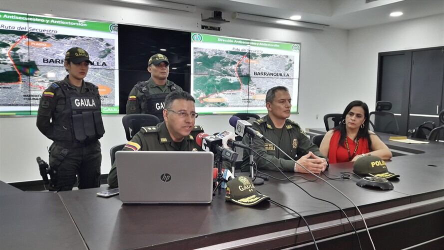 Rueda de prensa del General Fernando Murillo, Director del Gaula Nacional, el general de la Mebar, Mariano Botero y la Subdirectora de la Fiscalía Seccional Atlántico, Claudia López. Foto: La W