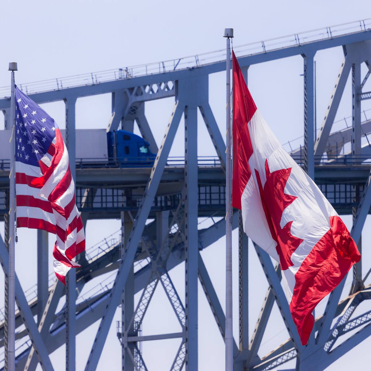 EE.UU. endureció las reglas de permanencia para los canadienses