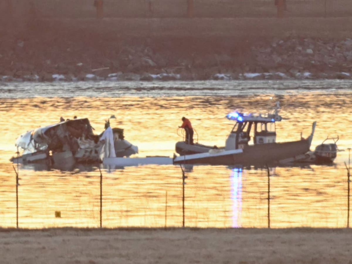 Autoridades descartan sobrevivientes en el accidente aéreo de Washington, con 28 cuerpos recuperados