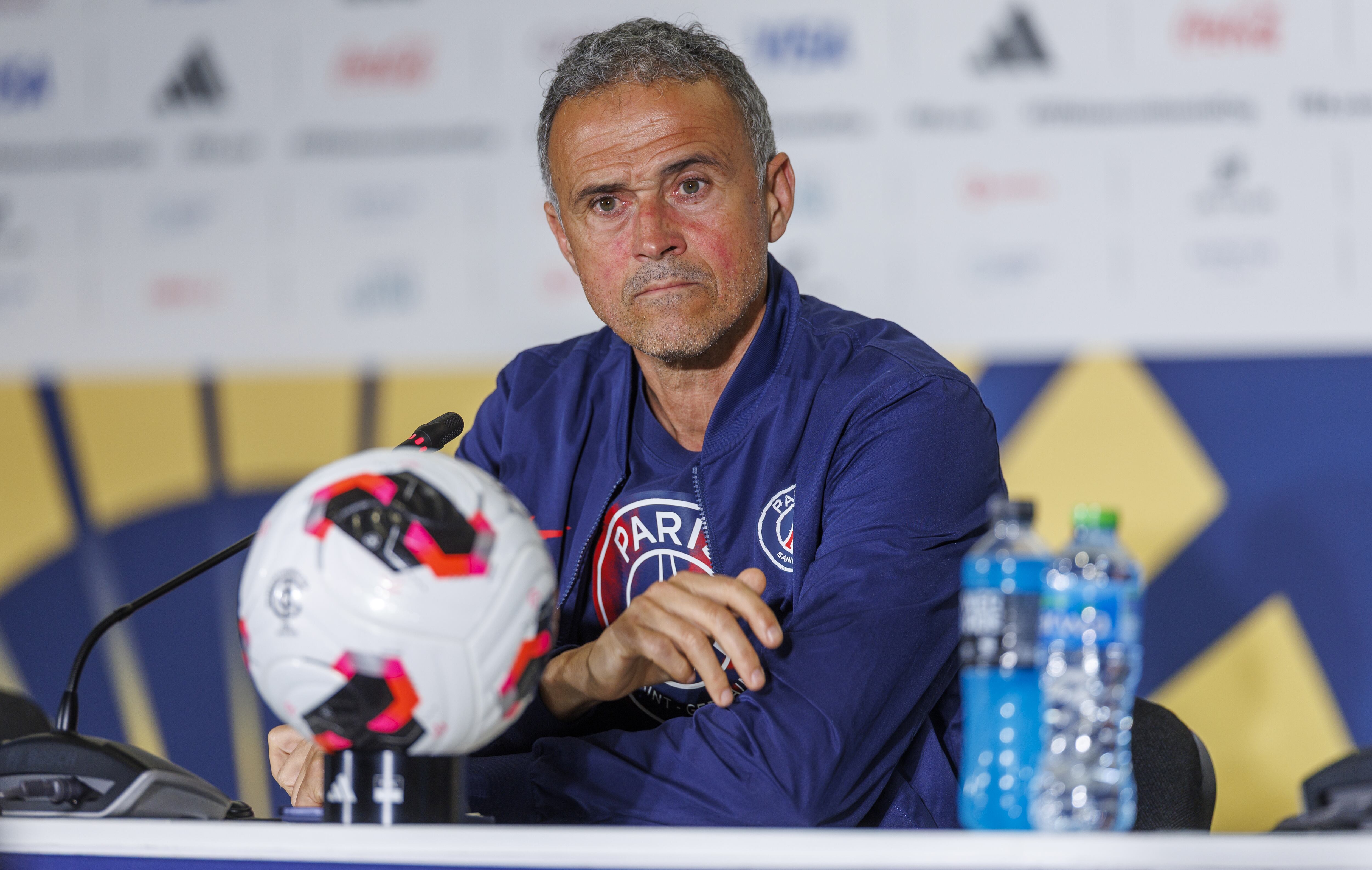 Luis Enrique durante una rueda de prensa previo al PSG vs. Flamengo. FOTO: Mohammed Dabbous/Anadolu vía Getty Images