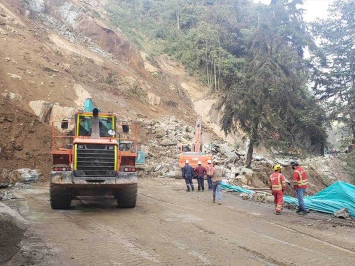 Por caída de rocas hay cierre total en la vía Calarcá–Cajamarca