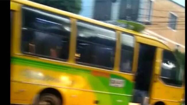 A pesar de que hay imágenes y videos de la imprudencia del conductor del automotor, no se harán multas. . Foto: suministrado.