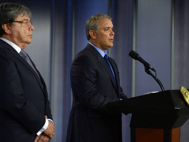 El canciller Carlos Holmes y el presidente Iván Duque. Foto: Presidencia