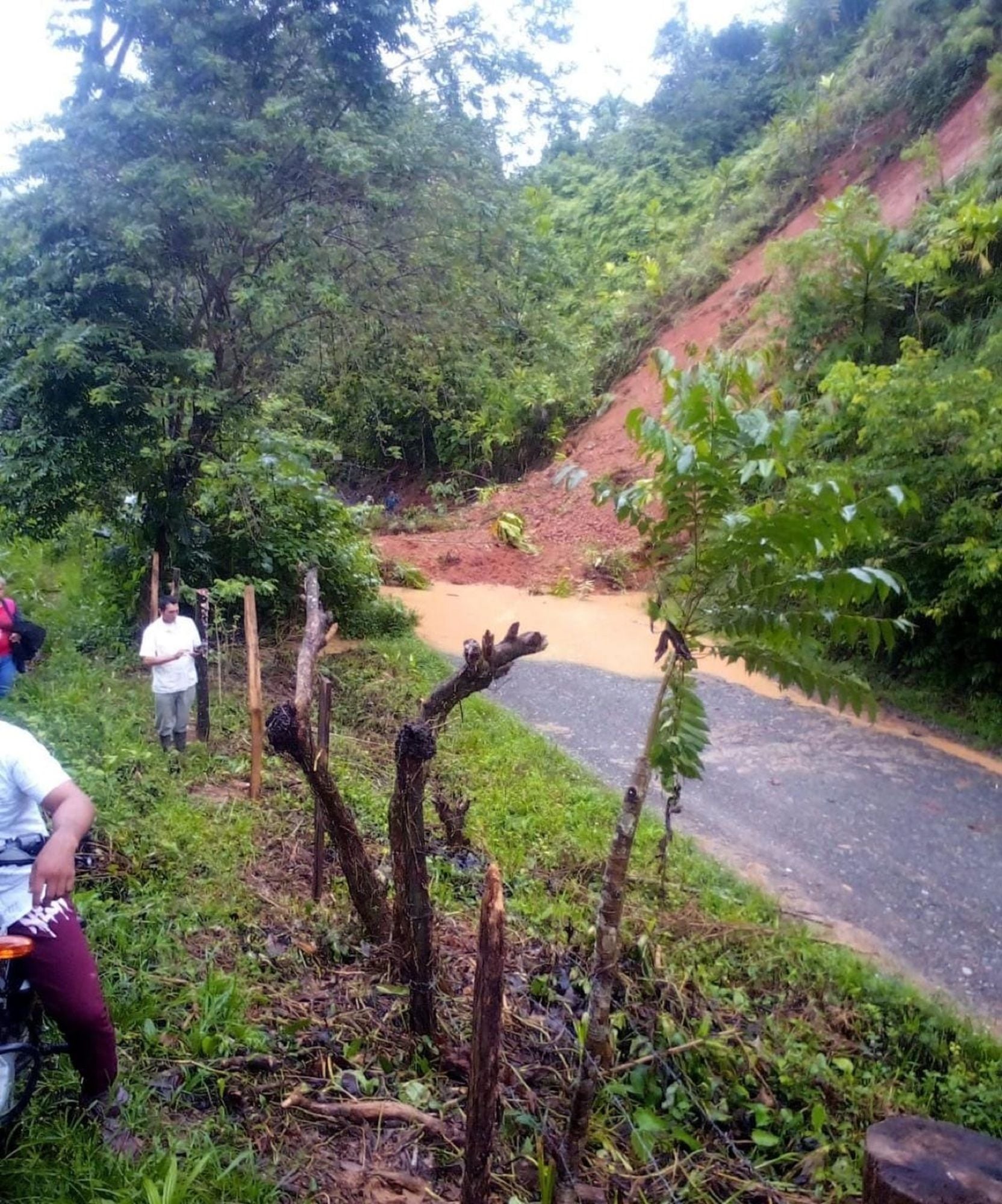 Avalancha de quebrada tiene en emergencia a la zona rural de Puerto Libertador. Foto: cortesía corregimiento Juan José.