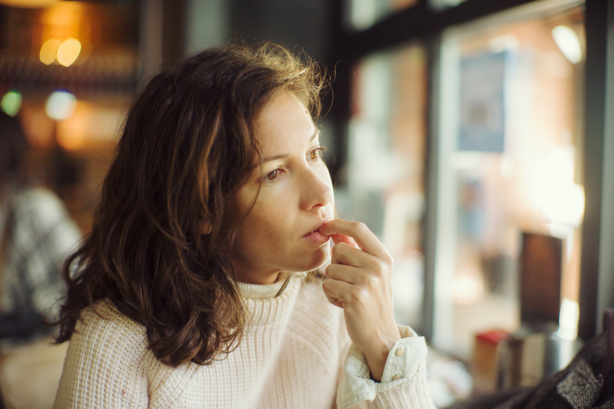 Imagen de referencia de persona pensando. Foto: Getty Images.