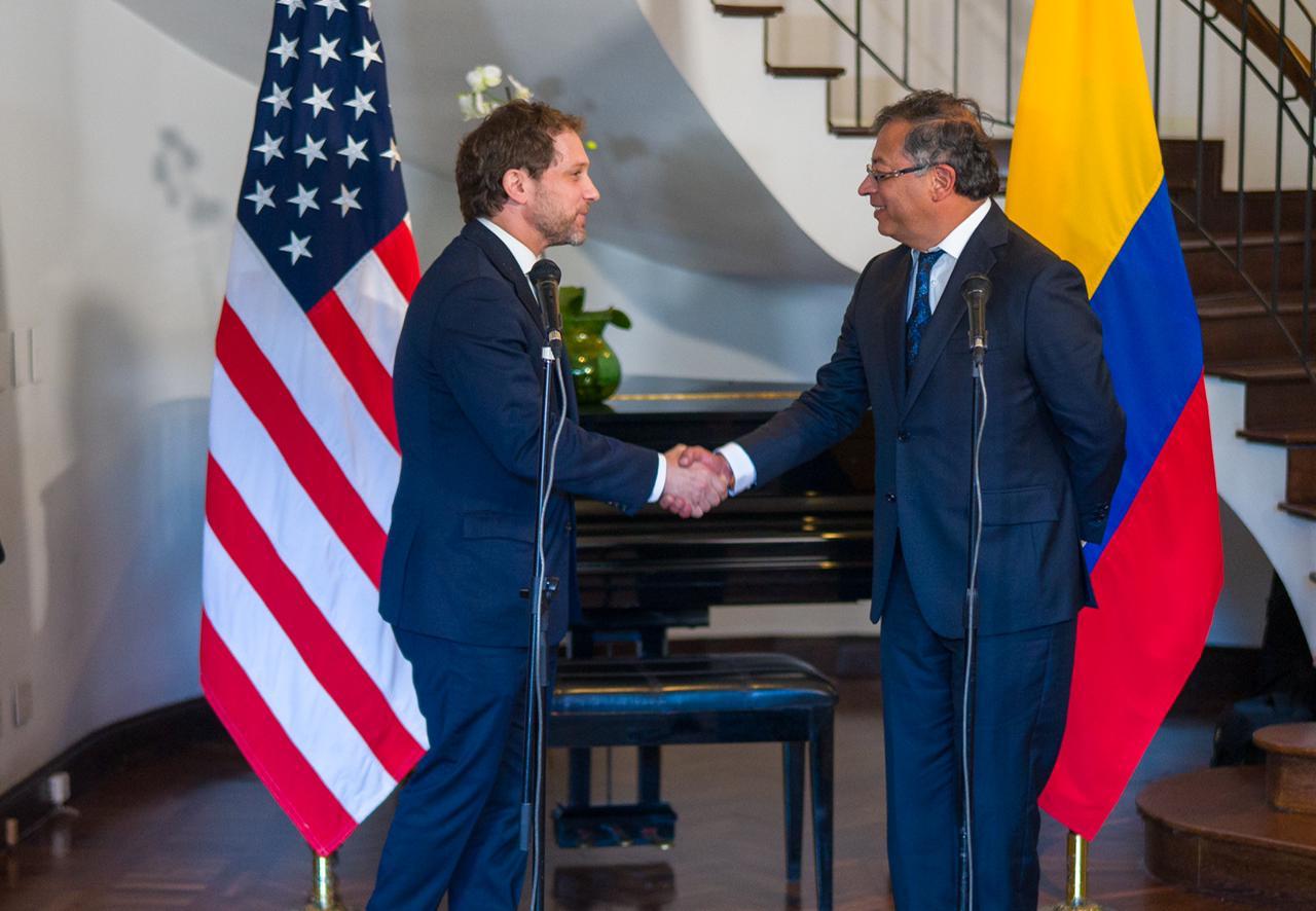 Jon Finer y Gustavo Petro. Foto: Gustavo Petro