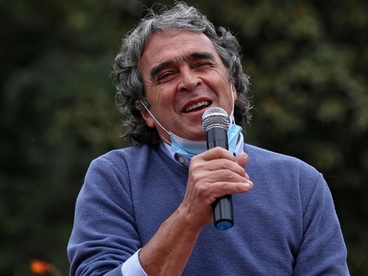 Fajardo cuestiona apoyo "del Partido Liberal de César Gaviria" a Alejandro Gaviria