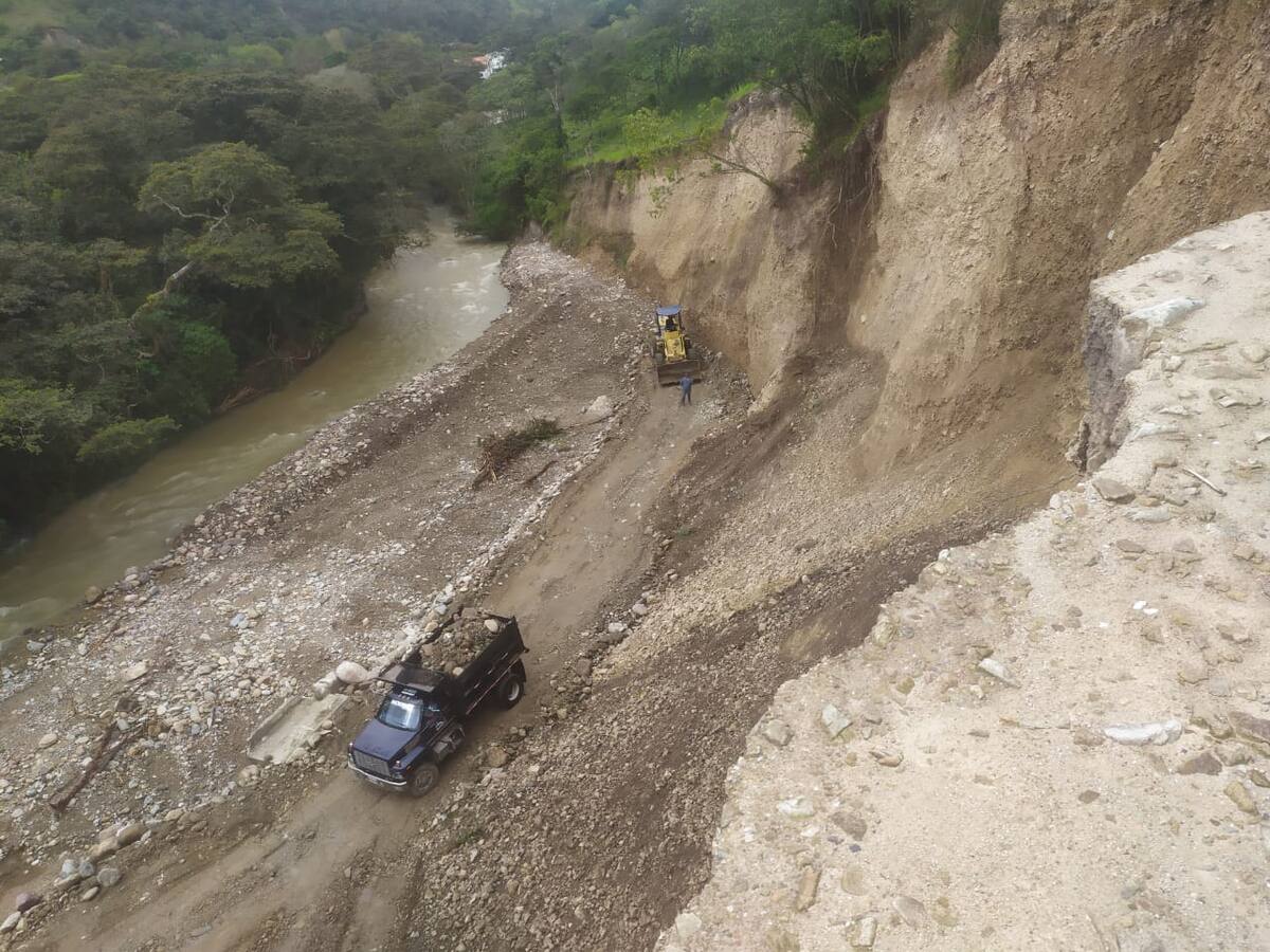Nuevo derrumbe destruyó obras de recuperación en la vía Onzaga – San Joaquín, Santander