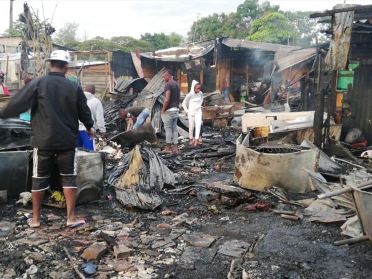 Incendio en asentamiento del oriente de Cali destruyó varias viviendas