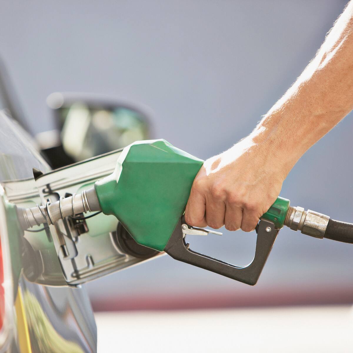 Gasolina no subirá en diciembre y evaluamos si lo hará en enero: MinHacienda